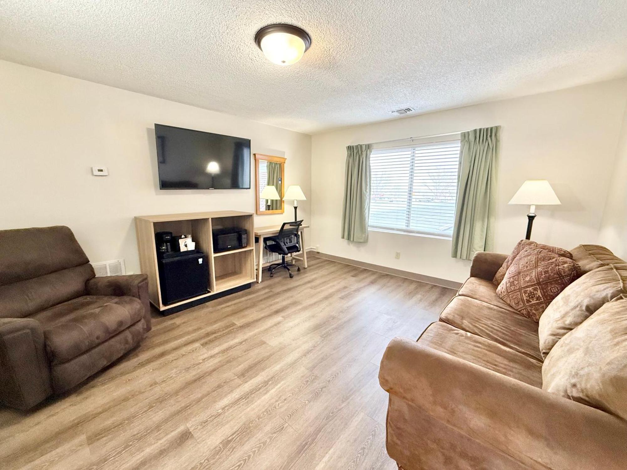 מלון Super 8 By Wyndham Salina/Scenic Hills Area מראה חיצוני תמונה