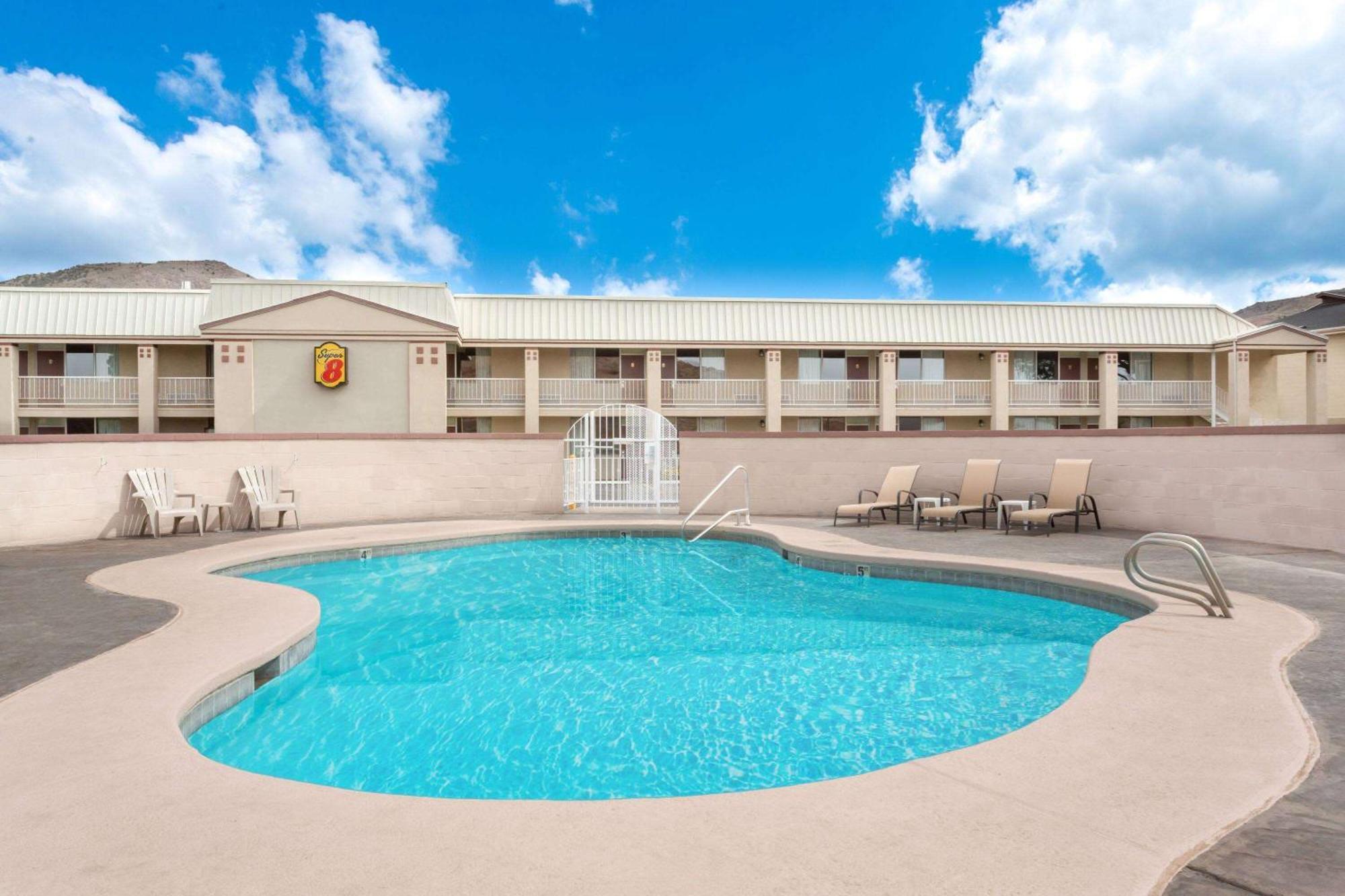 מלון Super 8 By Wyndham Salina/Scenic Hills Area מראה חיצוני תמונה