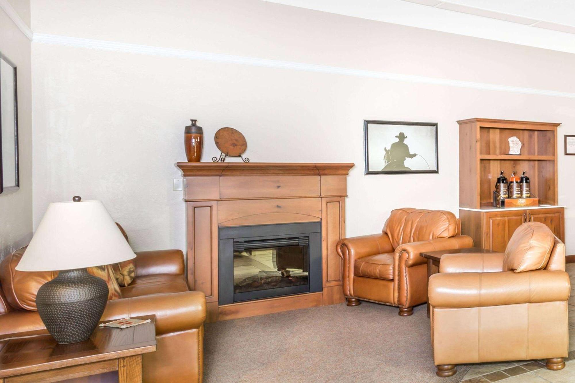 מלון Super 8 By Wyndham Salina/Scenic Hills Area מראה חיצוני תמונה