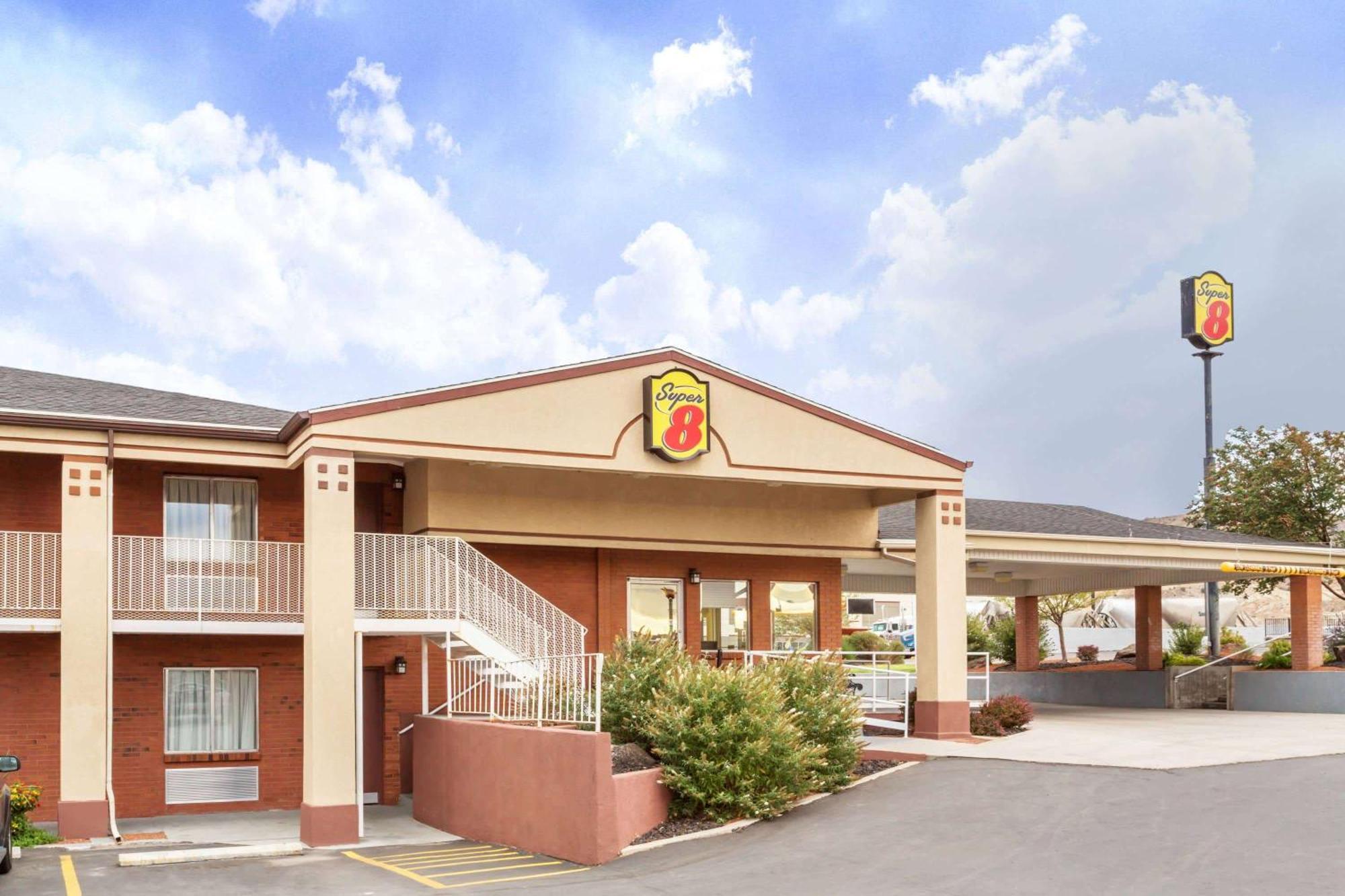מלון Super 8 By Wyndham Salina/Scenic Hills Area מראה חיצוני תמונה
